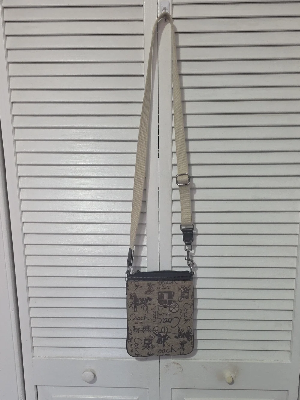 COACH HORSE AND CARRIAGE CANVAS CROSSBODY GUC
